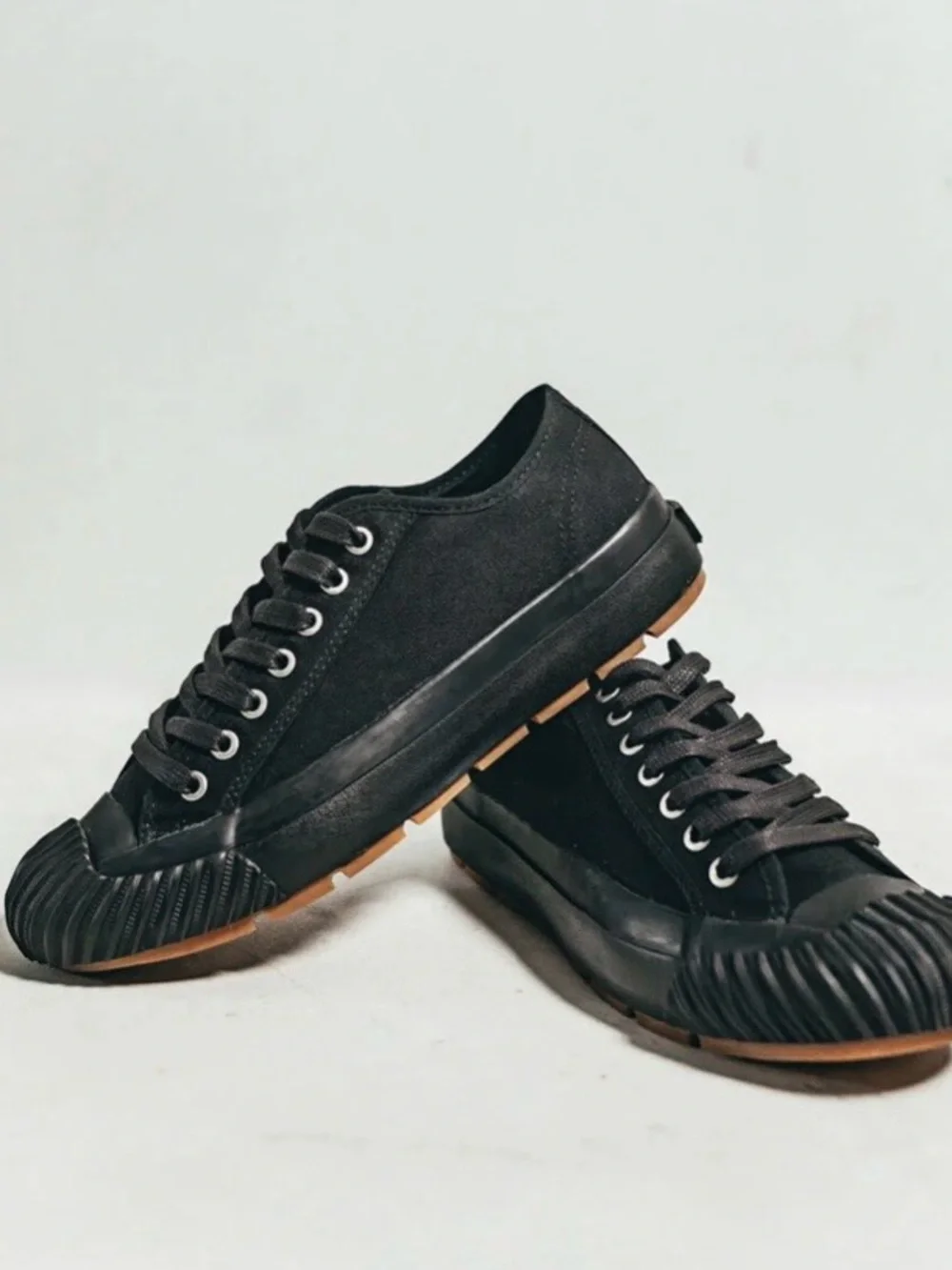 P.F. Flyers Unisex Grounder Low-Top Black Gum Sneaker.  Size 9 W/ 7.5 M